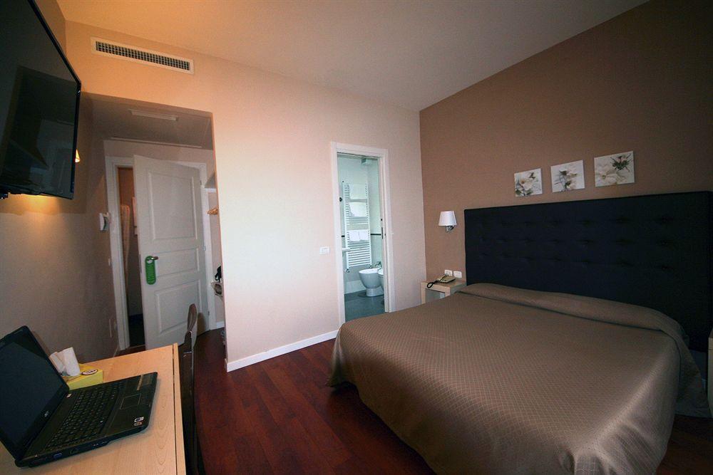 Hotel Saturnia Roma Esterno foto