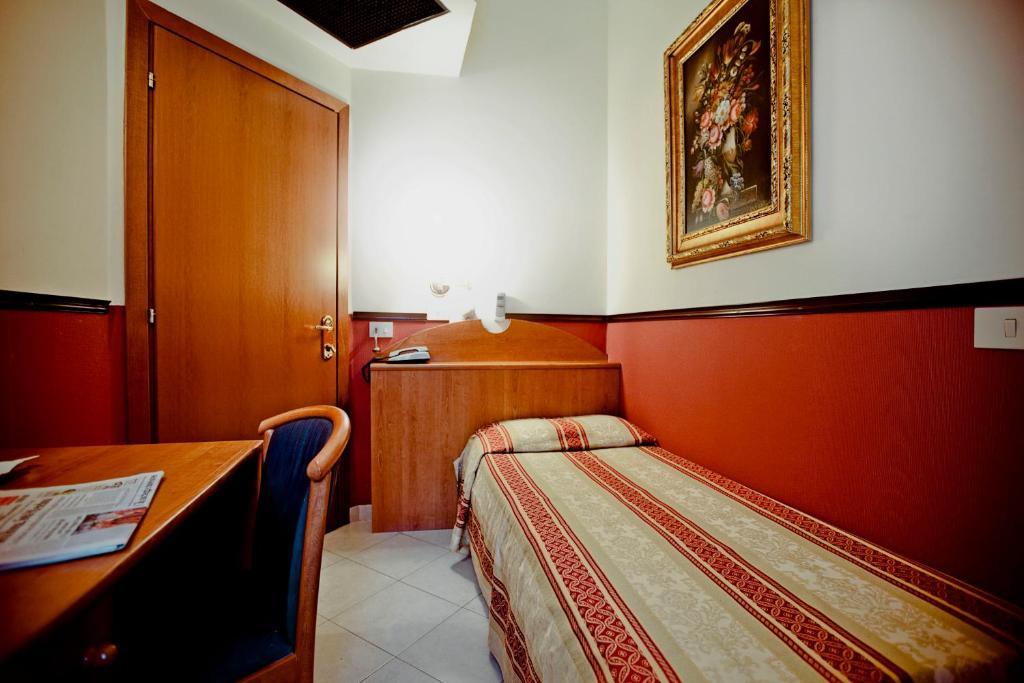 Hotel Saturnia Roma Esterno foto