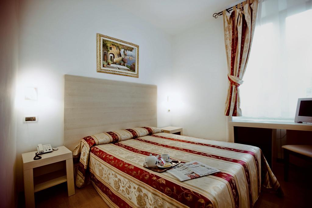 Hotel Saturnia Roma Camera foto