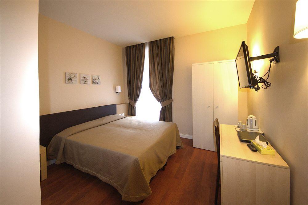 Hotel Saturnia Roma Esterno foto