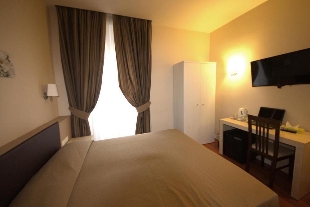 Hotel Saturnia Roma Esterno foto