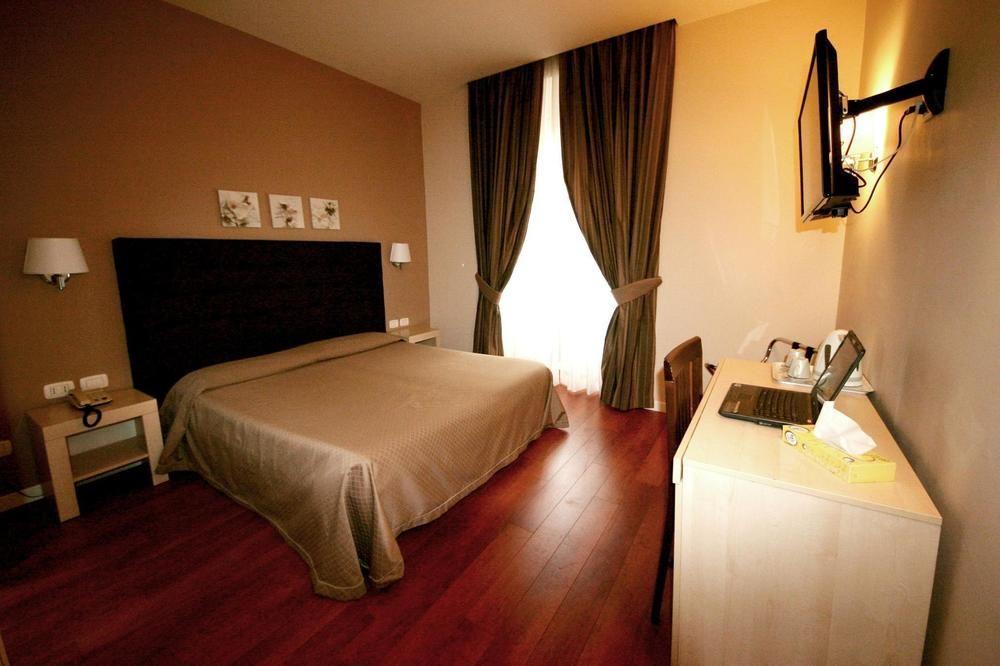 Hotel Saturnia Roma Esterno foto
