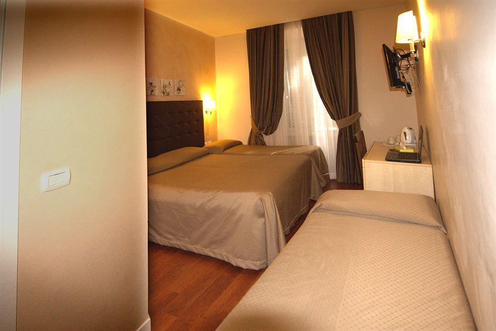 Hotel Saturnia Roma Esterno foto