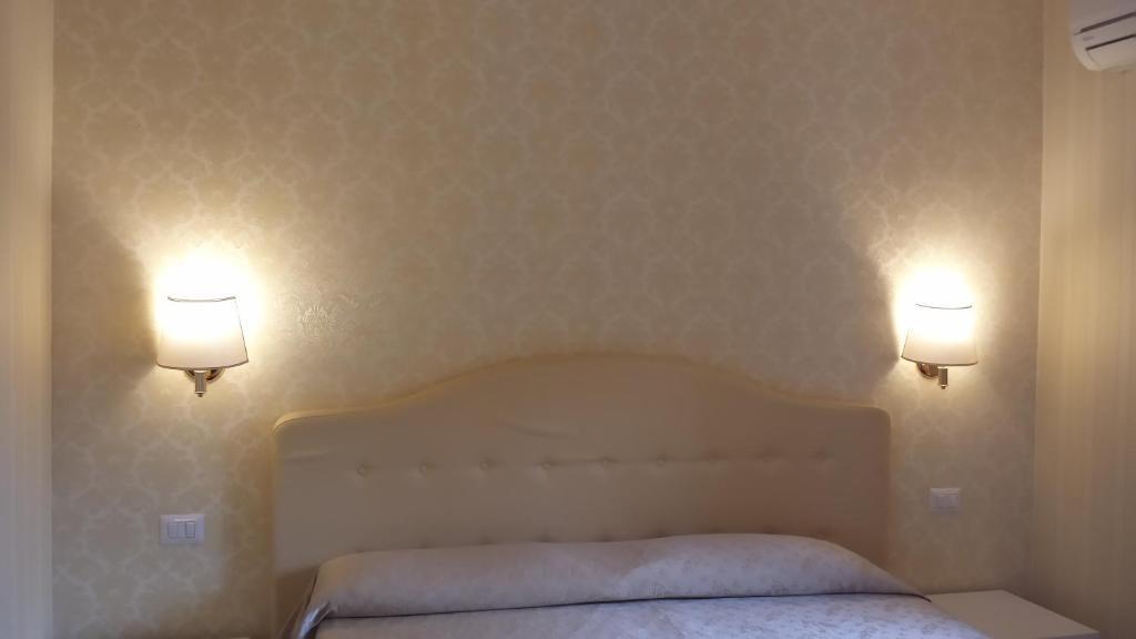 Hotel Saturnia Roma Esterno foto