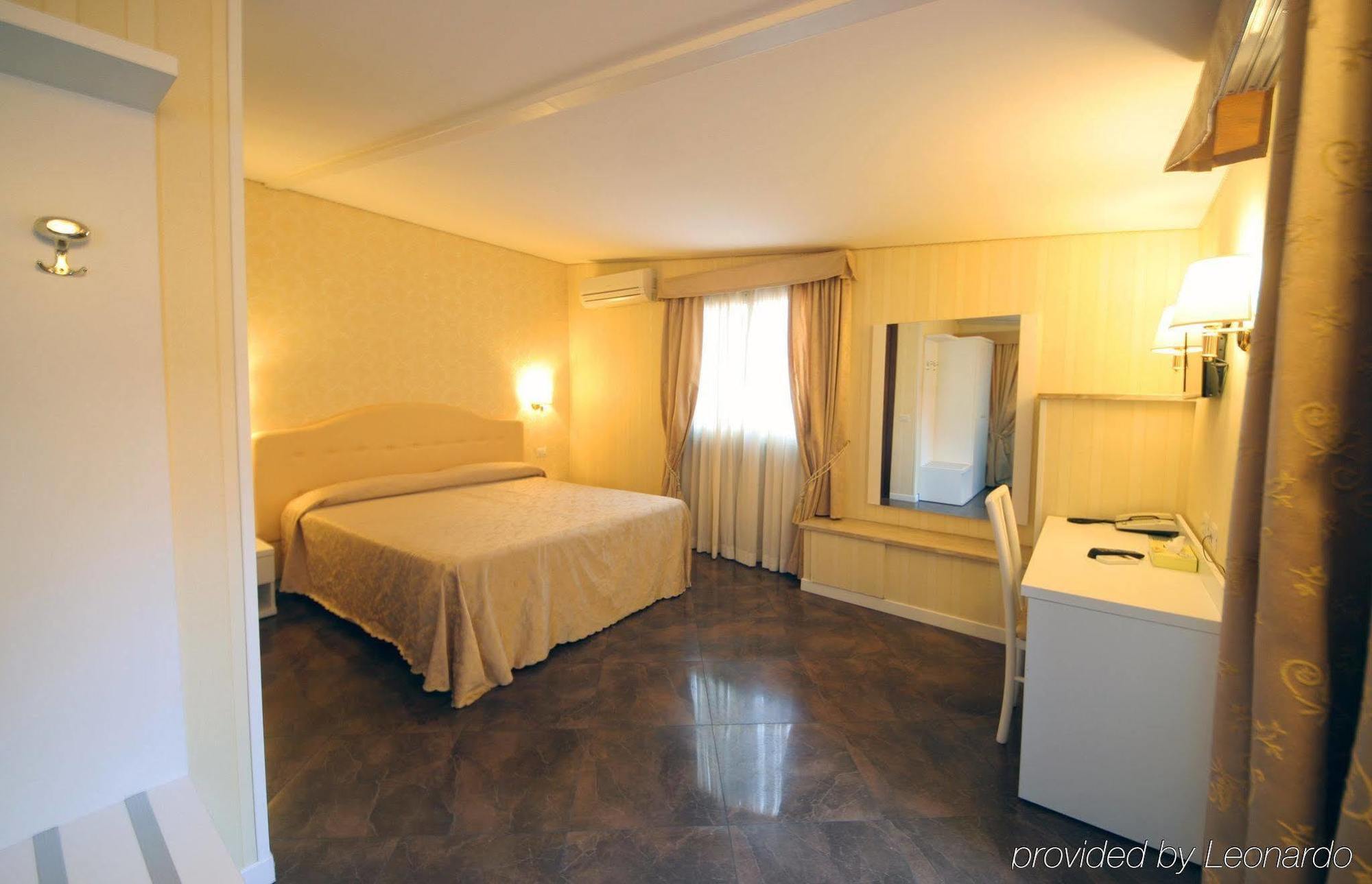 Hotel Saturnia Roma Esterno foto