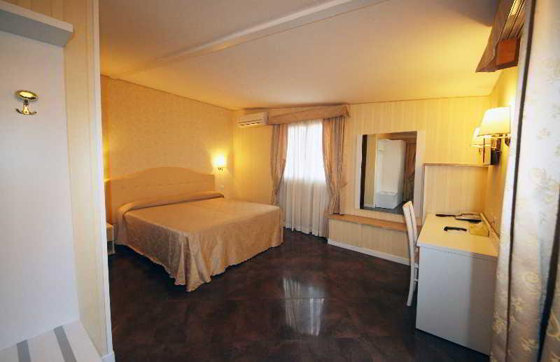 Hotel Saturnia Roma Esterno foto